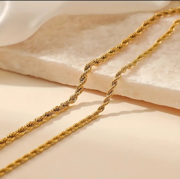 Gold plated necklace. 18k gold plated. New - Picture 2 of 5
